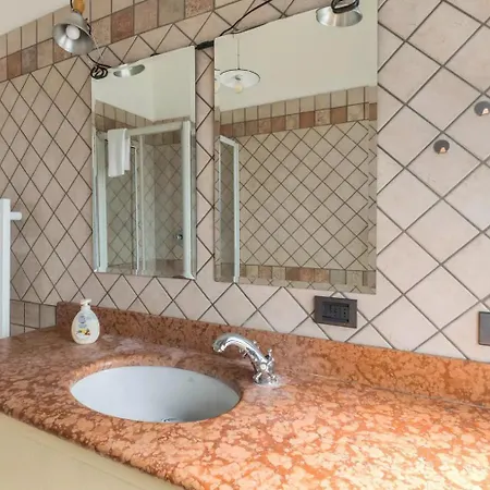 House * فيرونا